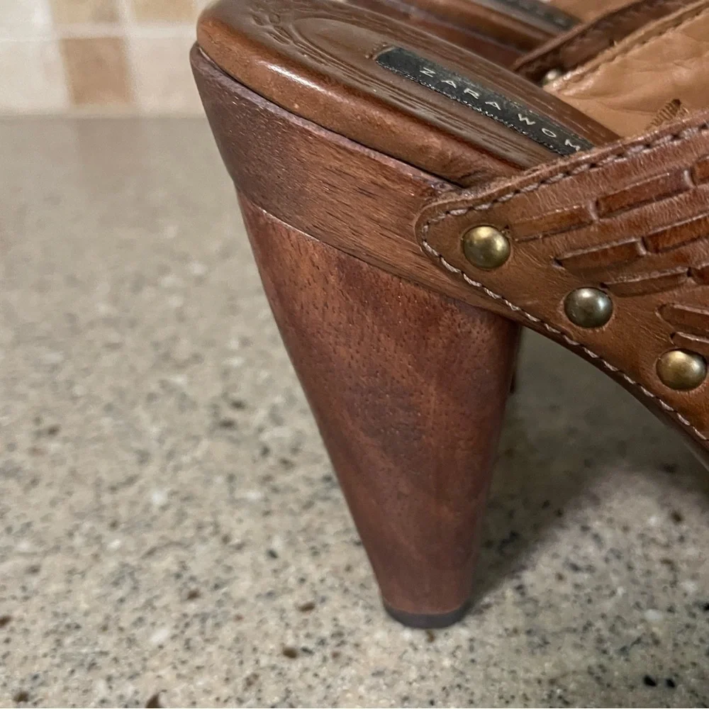 Zara Women’s Peep Hole Brown Leather Wooden Heel Size 37 - Picture 4 of 12